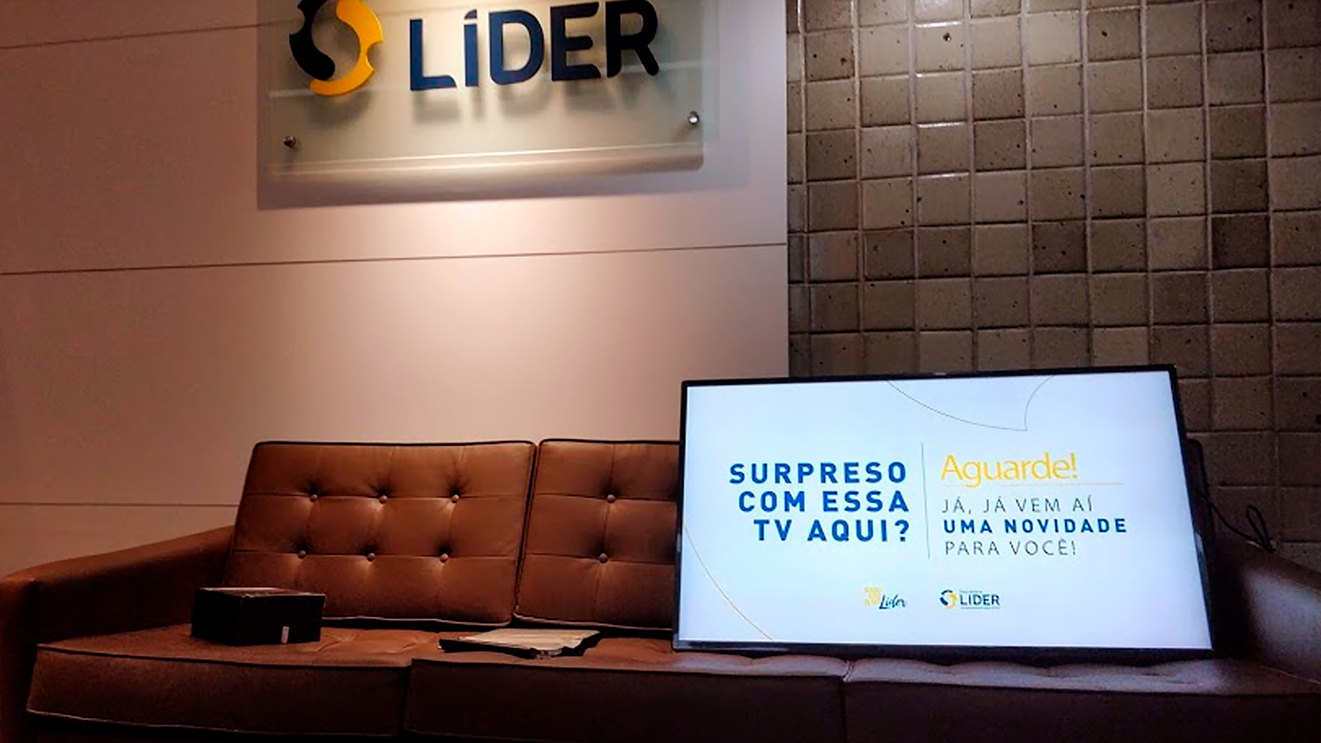 TV Corporativa na recepção da Líder